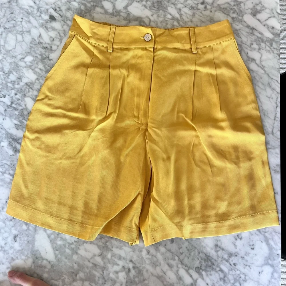Donni. | Twill Pleated Shorts - Yellow Small - Picture 5 of 8